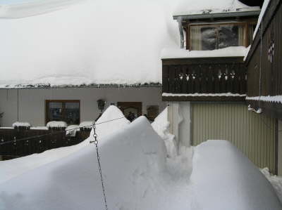 Garage und Hauseingang 4